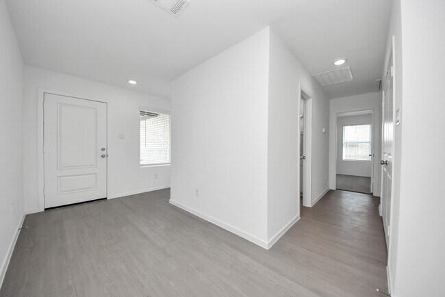 Building Photo - 10411 Birds Nest Dr
