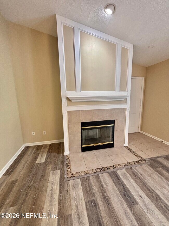 Building Photo - 13727 Richmond Park Dr N