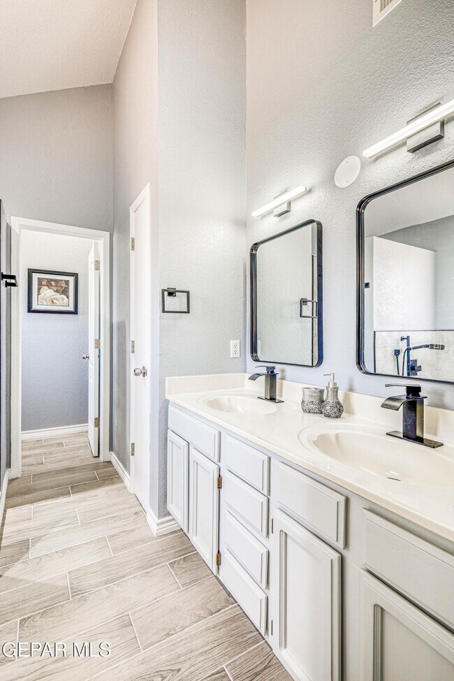 Building Photo - 7333 Golden Hawk Dr