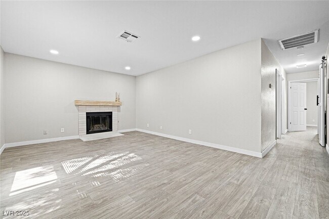 Building Photo - 5191 Caliente St