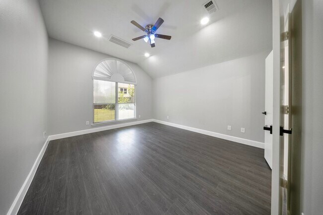 Building Photo - 8311 Sierra Hill Ct