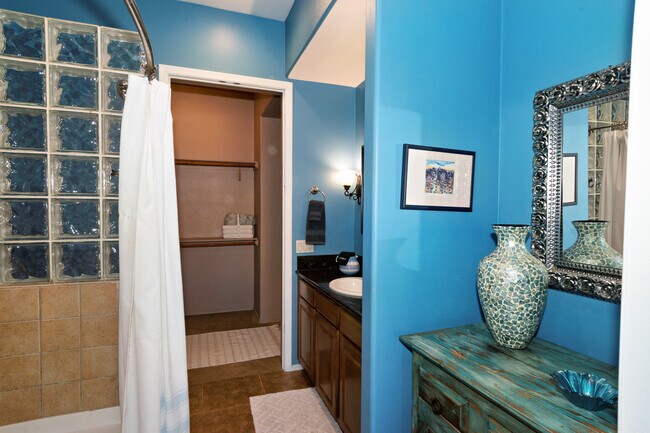 Building Photo - 403 Post Way