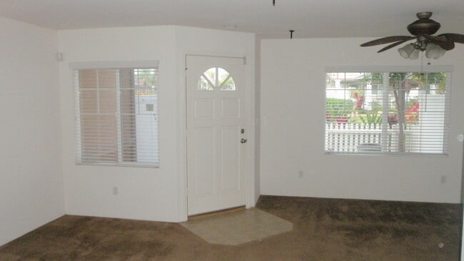 Building Photo - Fairways Edge 3 Bed/2.5 Bath Townhouse Available Now!