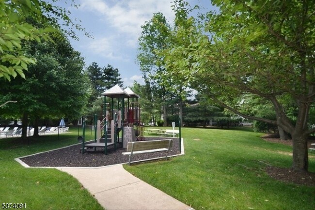 Building Photo - 34 Maple Ln