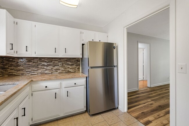 Building Photo - Chiles Avenue