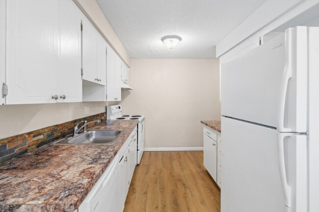 Building Photo - 818 E Princeton Ave