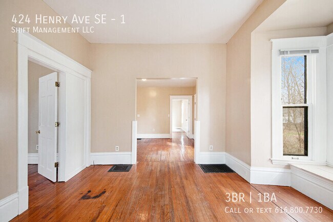 Building Photo - 424 Henry Ave SE