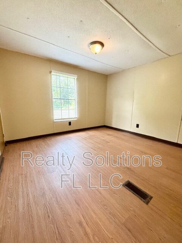 Building Photo - 15518 Lake Apopka Rd