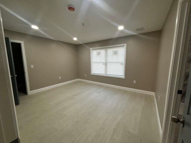 Building Photo - 375 Public St