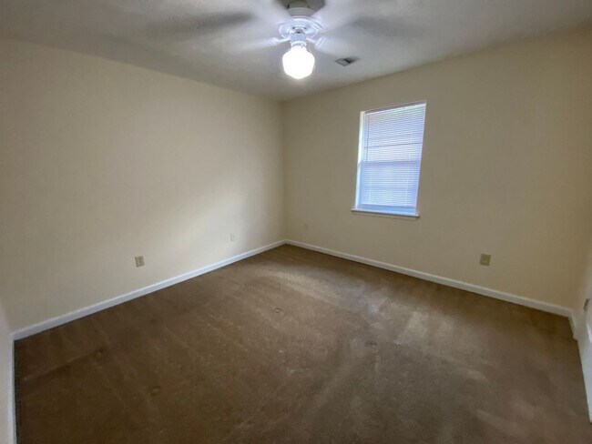 Building Photo - PRE-LEASING FOR AUGUST 2026!