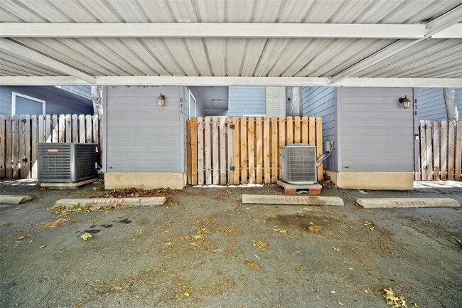 Building Photo - 810 Banister Ln