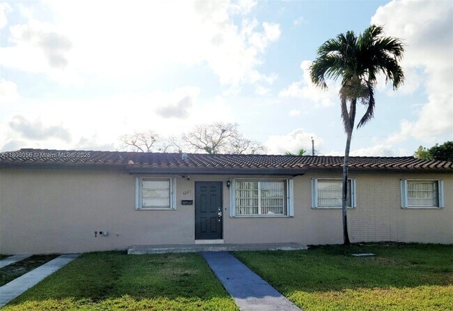 Building Photo - 4225 SW 98th Ct