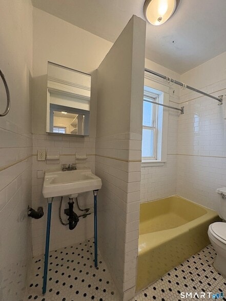 Building Photo - 797 Elm St