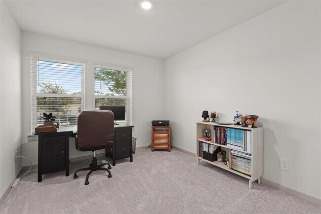 Building Photo - 2709 Golden Palms Ln