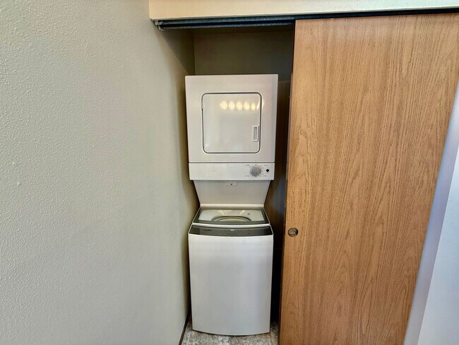 Building Photo - Charming 1 bed, 1 bath Top Floor Duplex Lynnwood/ $1500mo.