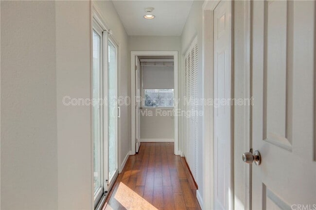 Building Photo - 1032 E Silva St