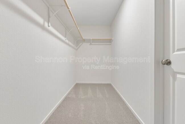 Building Photo - 253 Douglas Hls Dr