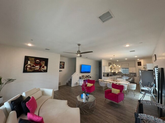Building Photo - FAR EASTSIDE HOME FOR RENT