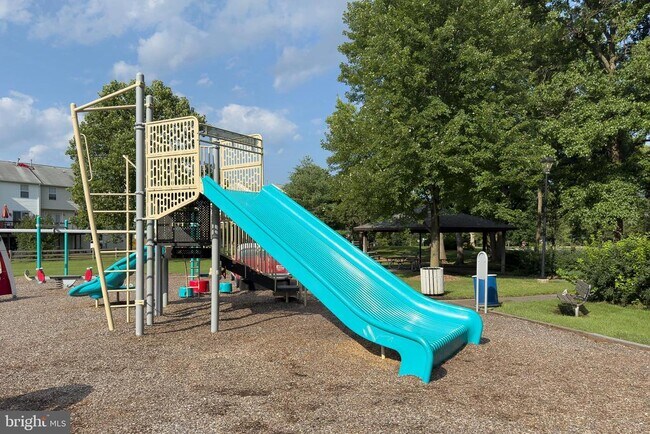 Building Photo - 16140 Edenwood Dr