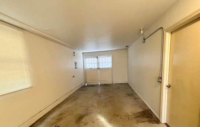 Building Photo - Adorable and Historic Home in West Alameda