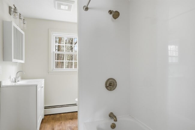 Building Photo - 289 Derry Rd