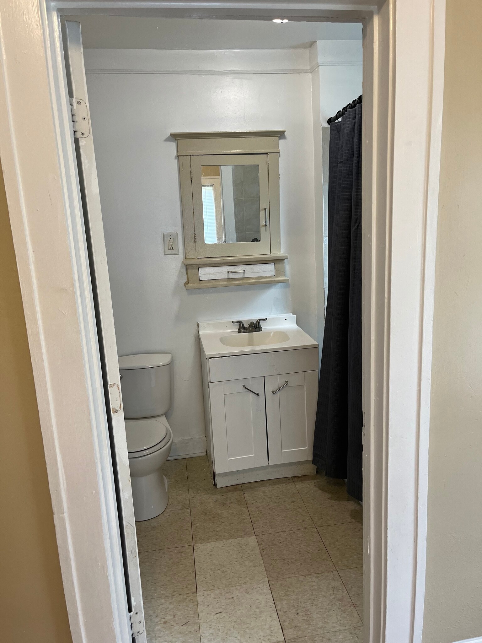 Bathroom - 1623 Parmele St