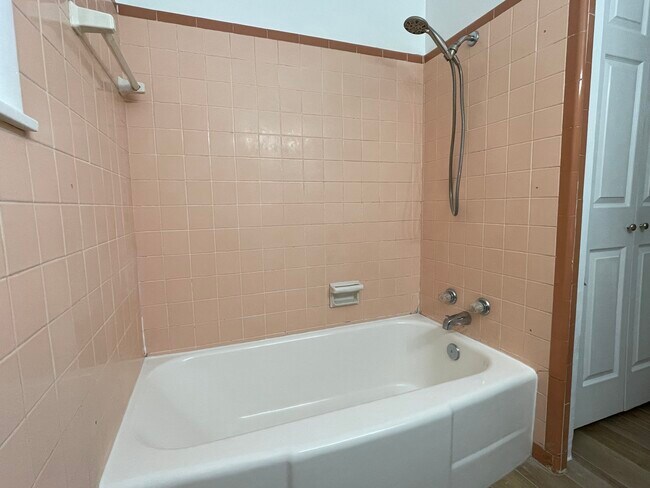 Refinished Cast Iron Tub - 1208 Tulane Ave