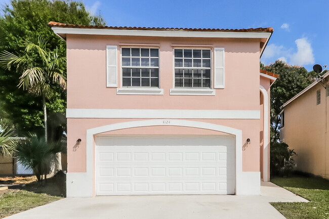 Building Photo - 4124 Pine Hollow Cir