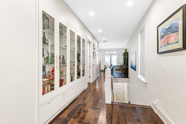 Building Photo - 1730 N Franklin Pl