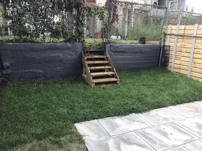 Building Photo - 3 BR, 1 Bath Townhouse - Lawrenceville - TOTALLY UPDATED!