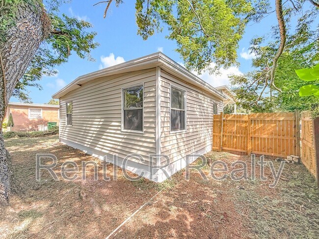 Building Photo - 4017 E Grove St