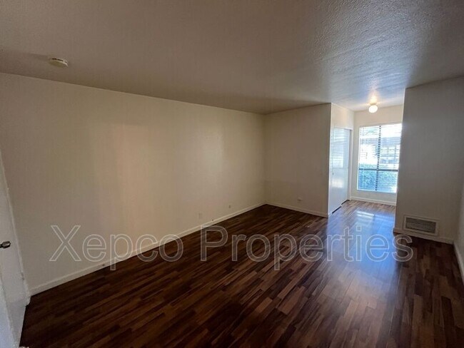 Building Photo - 5285 E Waverly Dr
