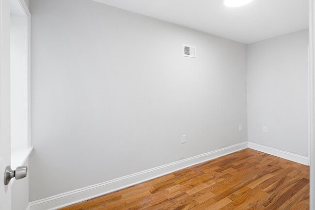 Building Photo - 1609 W Stiles St