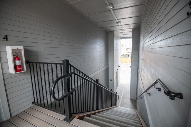 Building Photo - Colorado Apartment Unit 4