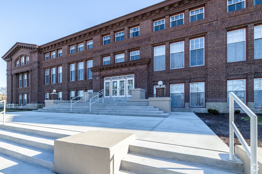 Pearl Place Apartments 520 Pearl St Belvidere IL 61008 Apartment Finder