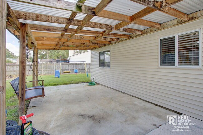 Building Photo - 121 Sioux Ct