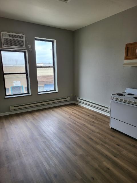 Building Photo - 110 S Webster Ave