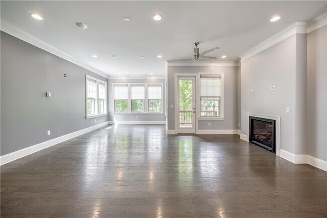 Building Photo - 1124 Holly Ave