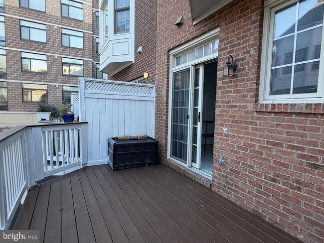 Building Photo - 1303 Cameron Hill Ct