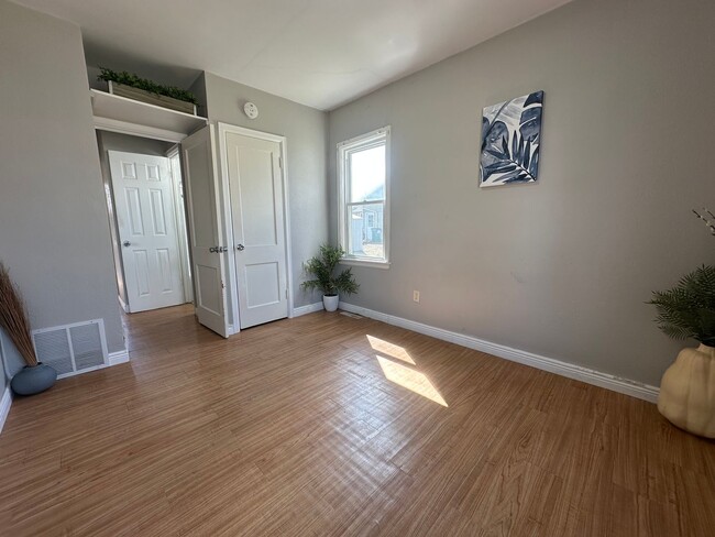 Building Photo - 2 bedroom, 1 bath home for rent in Evansdale
