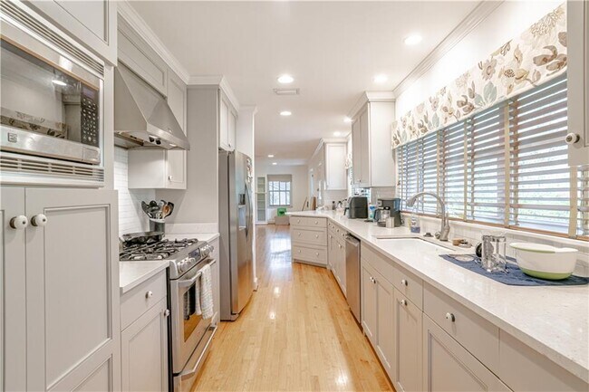 Building Photo - 324 Dalewood Dr