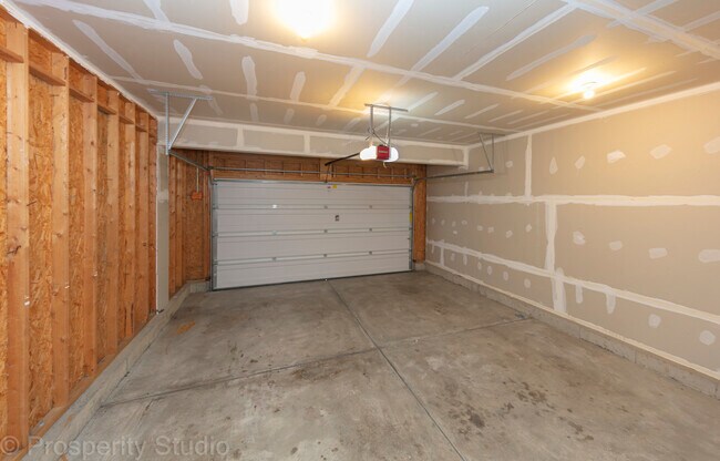 Building Photo - 5734 Oak Ridge Way