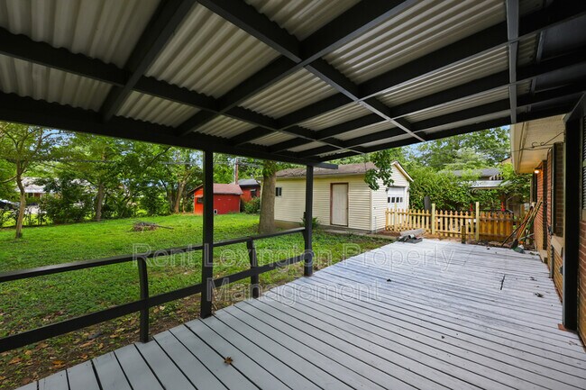 Building Photo - 141 Zandale Dr