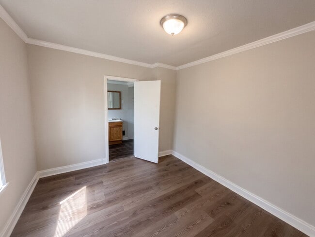 Building Photo - Breckenridge Hills - 1 Bed | 1 Bath | Ranch | ~0.19 Acres
