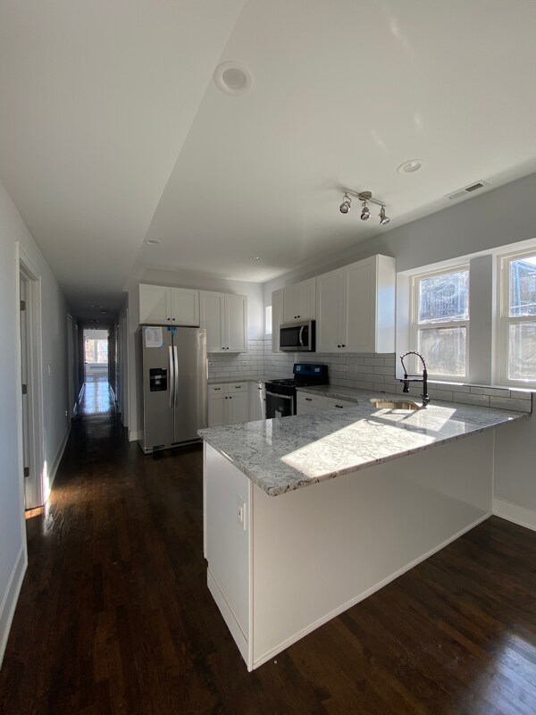 Building Photo - 5558 W Congress Pkwy