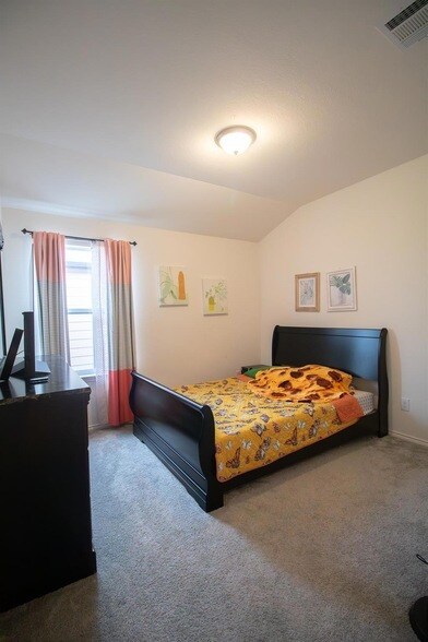 Building Photo - 2105 Ebony Dove St