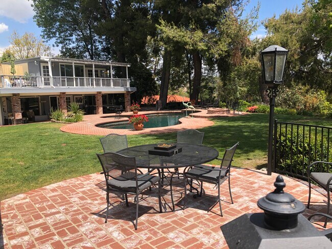 PARTIIAL YARD PHOTO GOLF COURSE VIEW BEHING PROPERTY - 19524 Greenbriar Dr