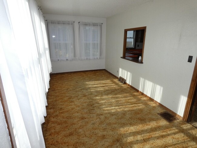 Building Photo - 326 N Monroe St