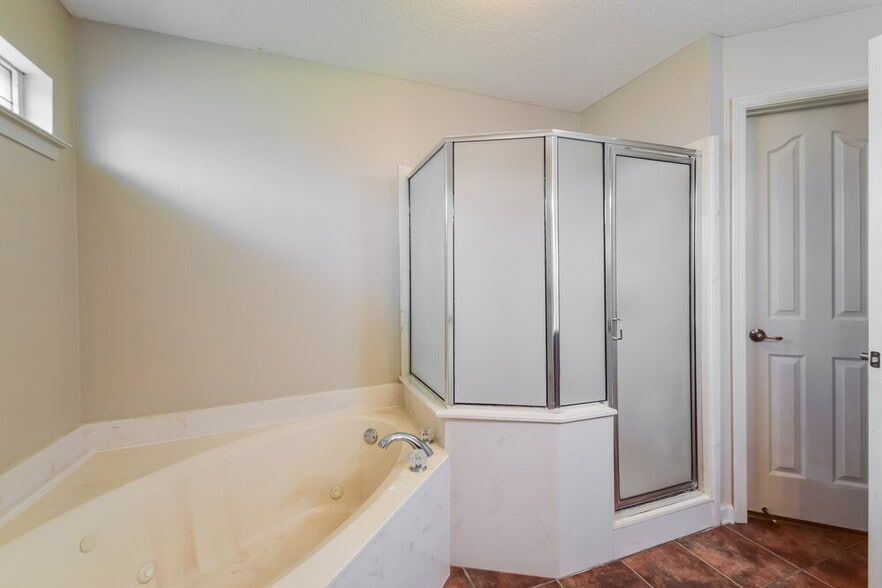 Building Photo - 4088 Carroll Dr