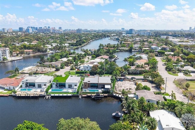 Building Photo - 2215 NE 19th St